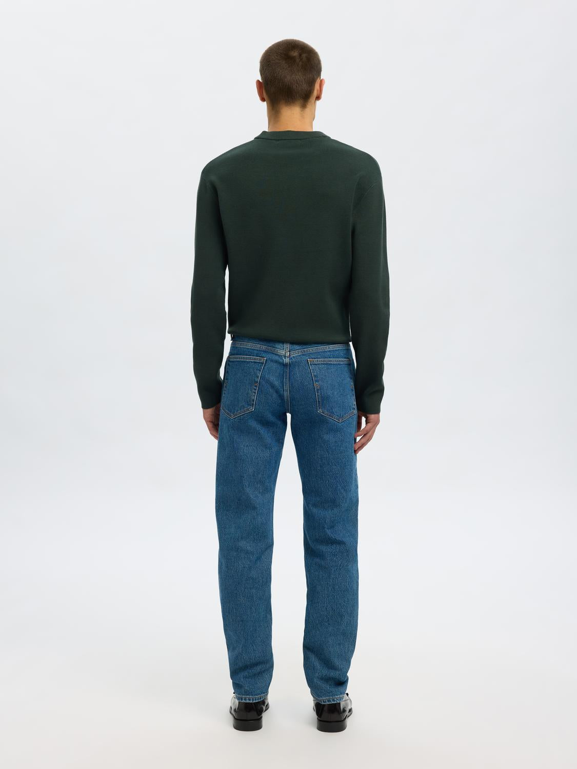 model_shot-back